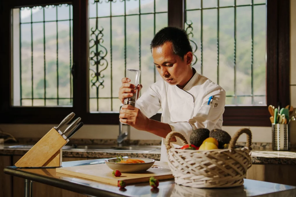private-chef-cooking-meals-luxury-treatment-center-spain-marbella-innerlife-recovery-best-rehab-spain-treatment-center-near-me-alcohol-addiction-drugs-depression-anxiety-burnout-codependency-eatingdisorders