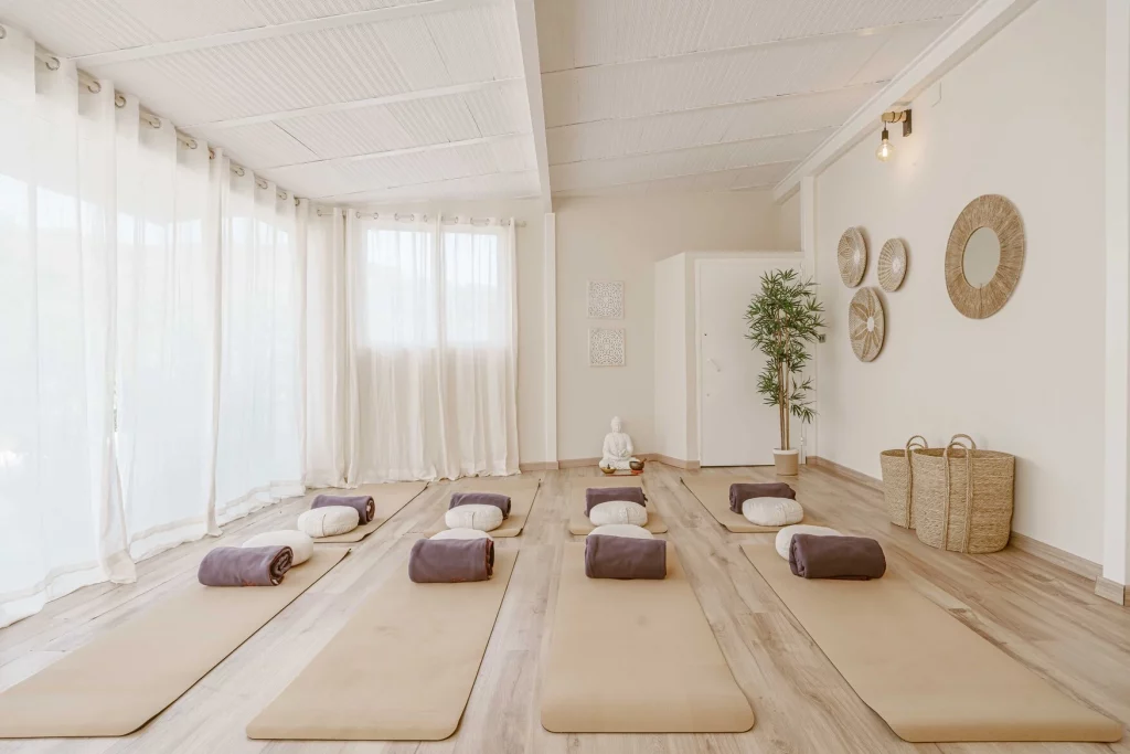 holistic-room-holotropic-breathwork-somatic-therapy--innerlife-recovery-best-rehab-spain-treatment-center-near-me-alcohol-addiction-drugs-depression-anxiety-burnout-codependency