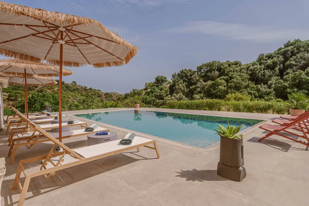 swimming-pool-mountains-view-innerlife-recovery-best-rehab-spain-treatment-center-near-me-alcohol-addiction-drugs-depression-anxiety-burnout-codependency