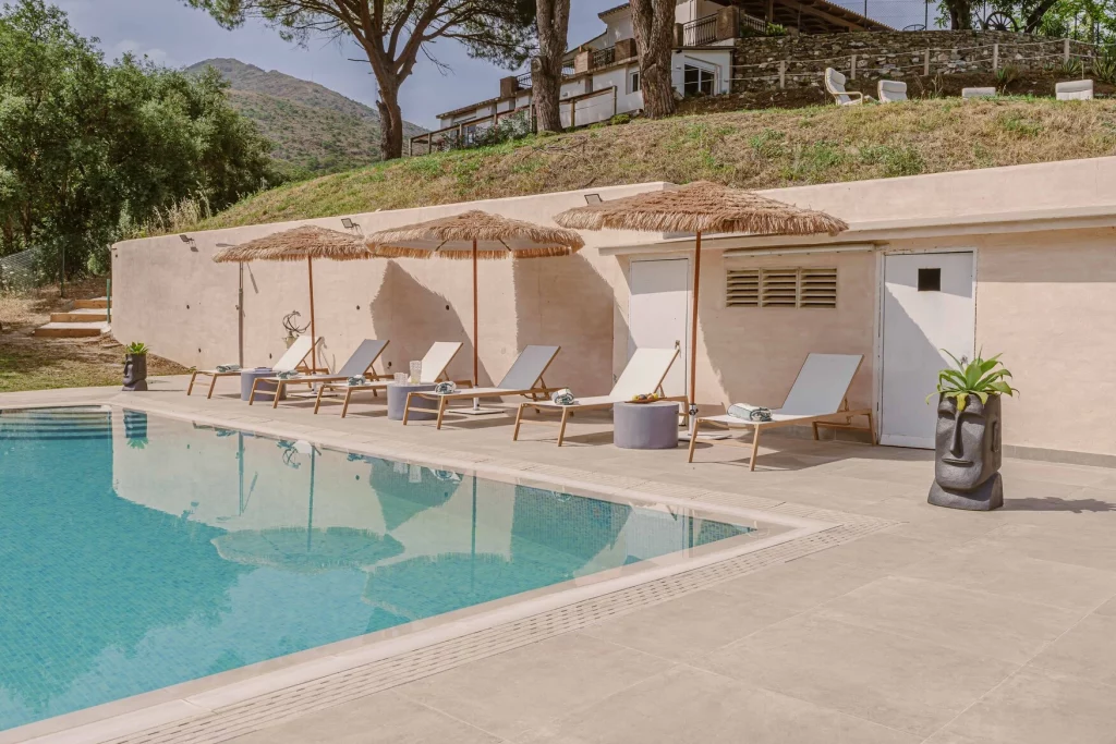 swimming-pool-facility-views-treatment-center-spain-marbella-innerlife-recovery-best-rehab-spain-treatment-center-near-me-alcohol-addiction-drugs-depression-anxiety-burnout-codependency-executive-program