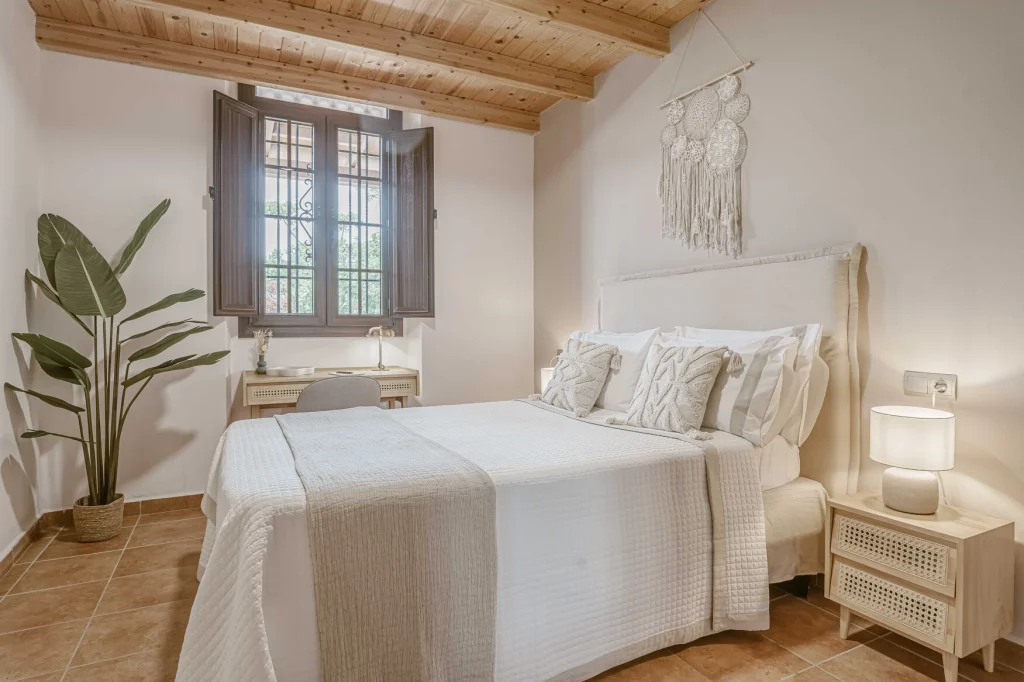 deluxe-program-shared-bathroom-innerlife-recovery-best-rehab-spain-treatment-center-near-me-alcohol-addiction-drugs-depression-anxiety-burnout-codependency