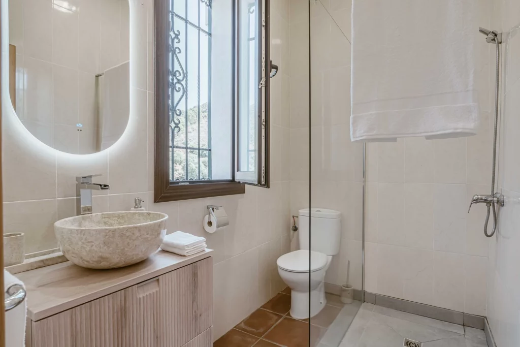 ultimate-bespoke-program-bathroom-innerlife-recovery-best-rehab-spain-treatment-center-near-me-alcohol-addiction-drugs-depression-anxiety-burnout-codependency